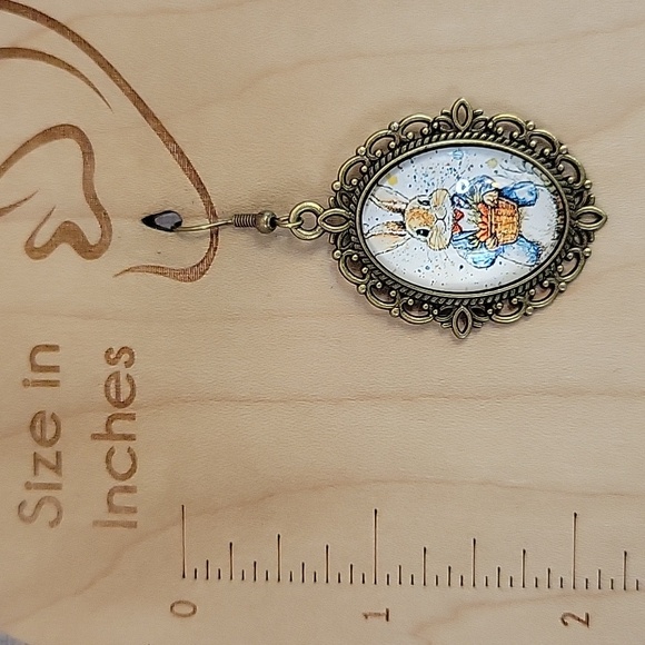 Vintage Peter Rabbit Cameo Earrings - Picture 4 of 6